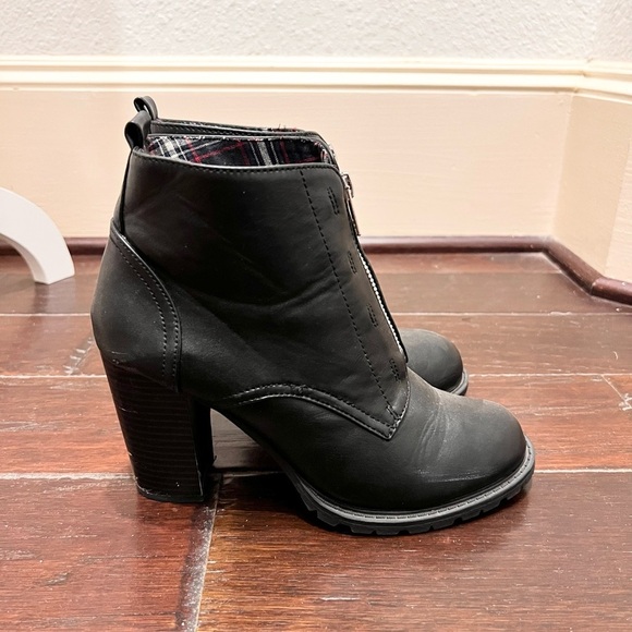 Mojo Moxy Black Heeled Boots - Picture 4 of 7